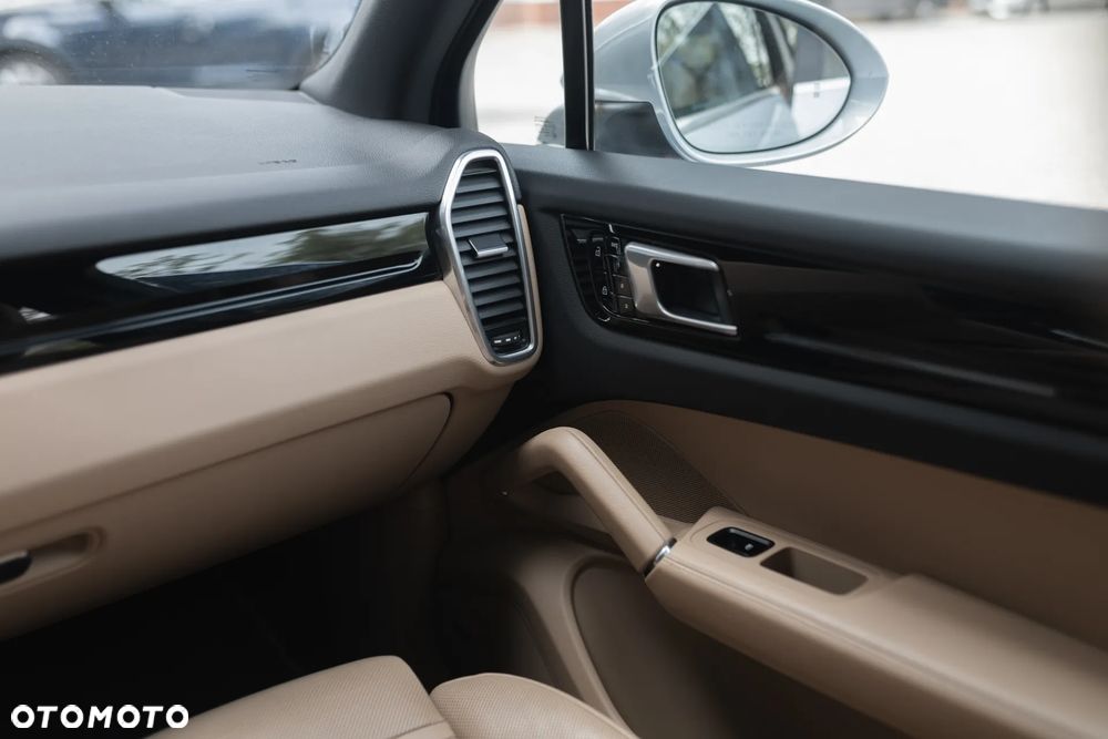 Porsche Cayenne E-Hybrid Tiptronic S - 17