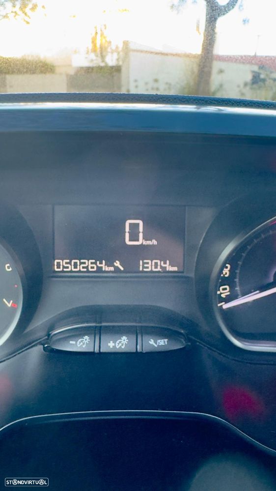 Peugeot 208 1.2 PureTech Signature - 12