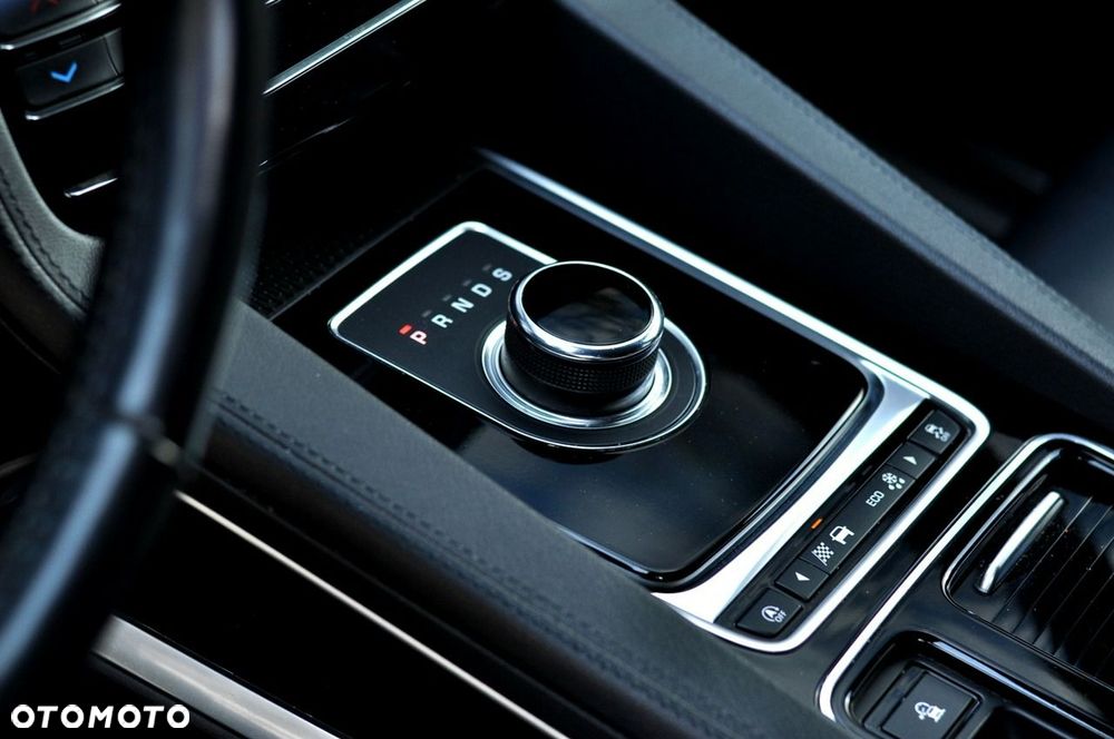 Jaguar F-Pace 20d Portfolio - 15