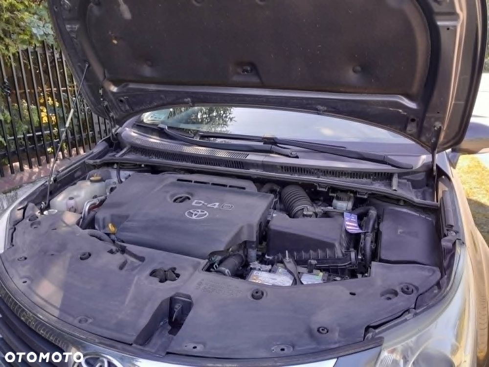 Toyota Avensis 2.0 D-4D - 13