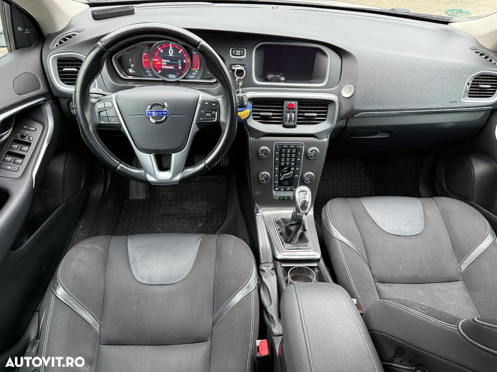 Volvo V40 D3 Momentum - 5