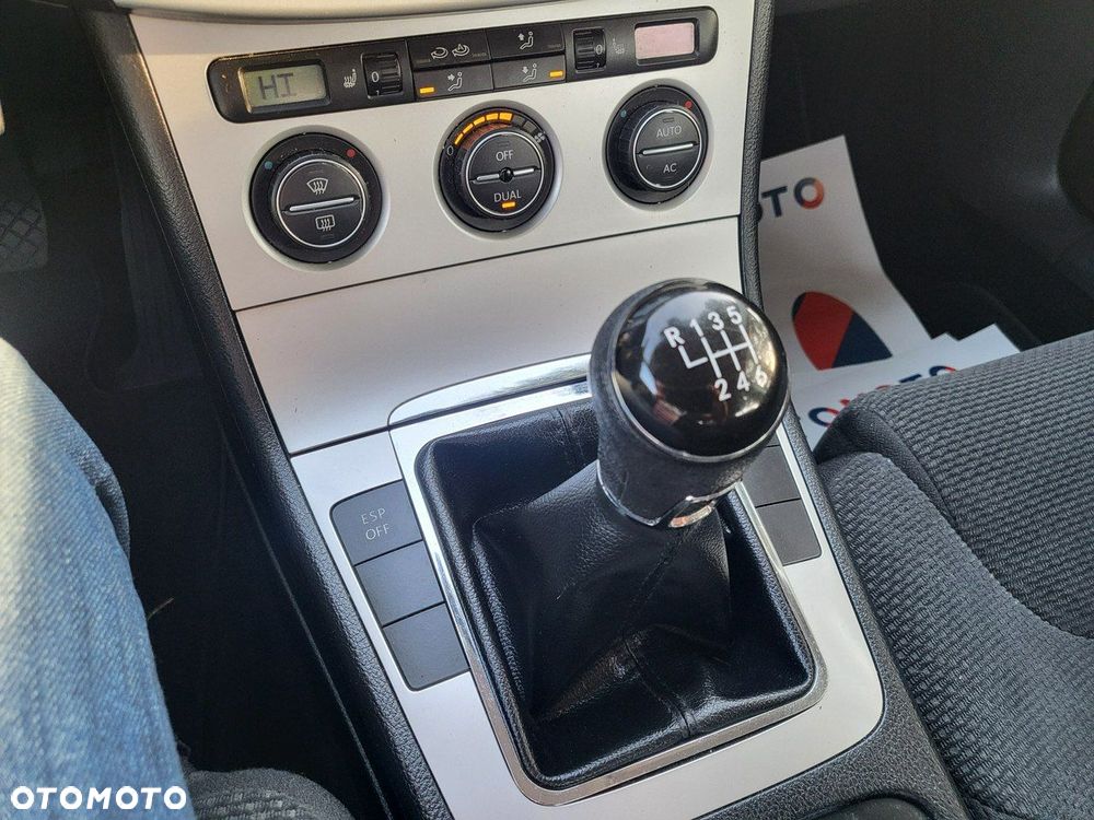 Volkswagen Passat - 32