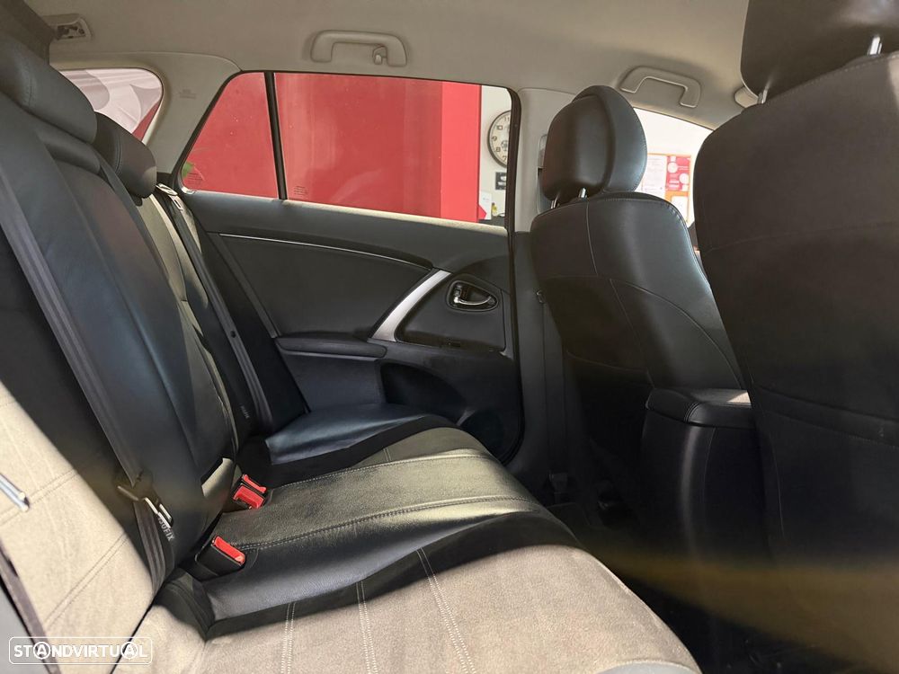 Toyota Avensis SW 2.0 D-4D Exclusive +GPS - 17