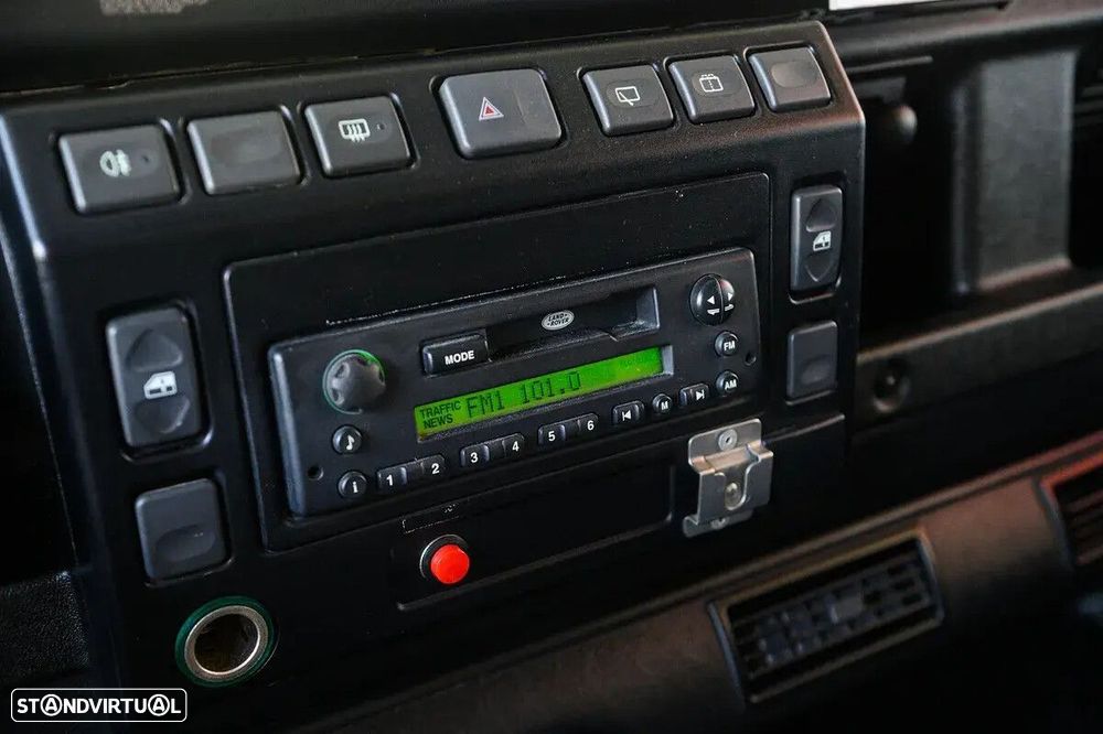 Land Rover Defender 90 2.5 Td5 E - 38
