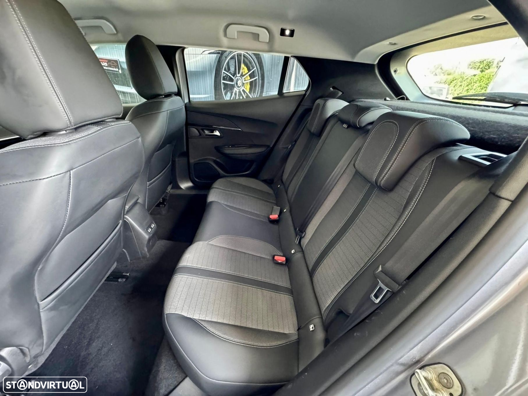 Peugeot 2008 1.2 PureTech Allure - 23