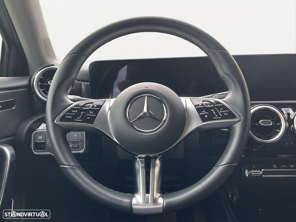 Mercedes-Benz A 180 Limousine d - 11