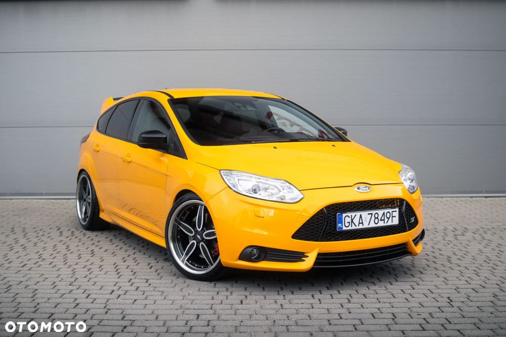 Ford Focus 2.0 EcoBoost ST mit Leder-Exclusiv-Paket - 1