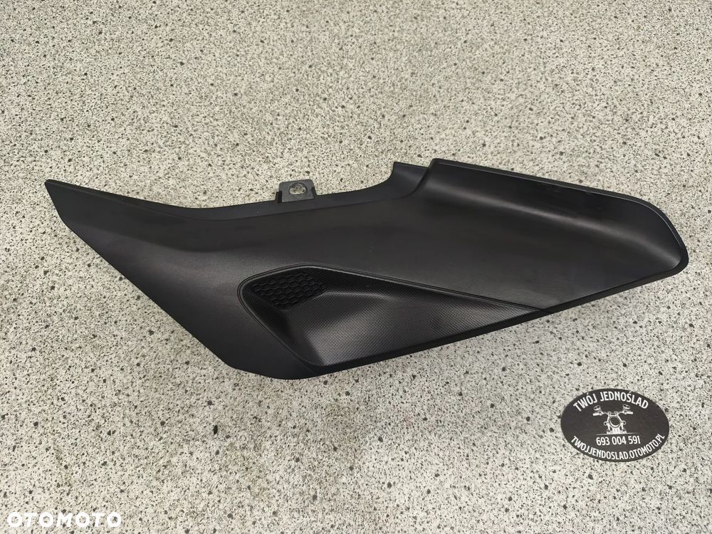 Owiewka, osłona prawa, bok, boczek, wypełnienie prawe Triumph Trident 660 2022 - 1