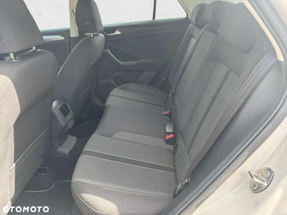 Volkswagen T-Roc - 22