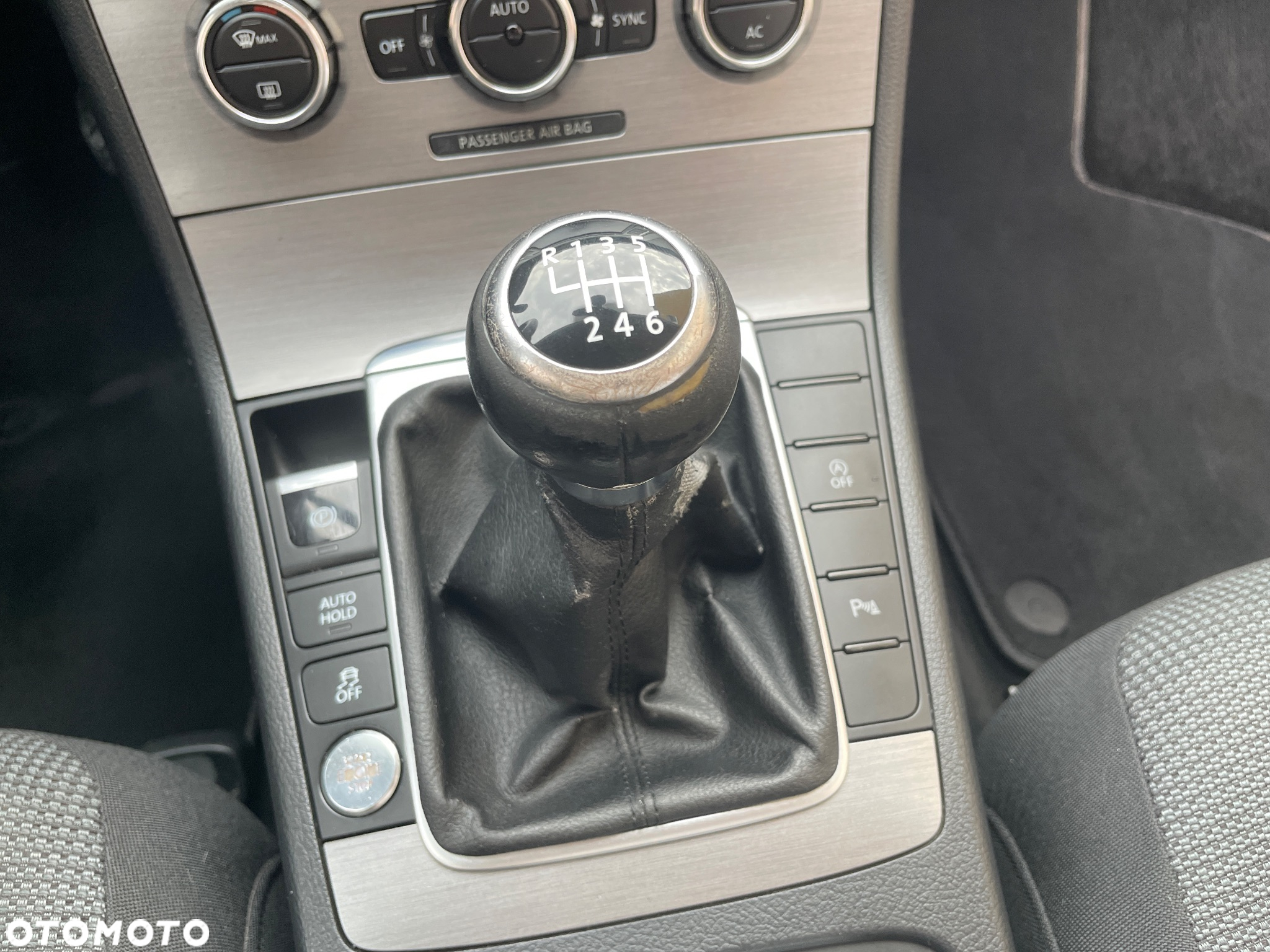 Volkswagen Passat 2.0 TDI Comfortline - 32