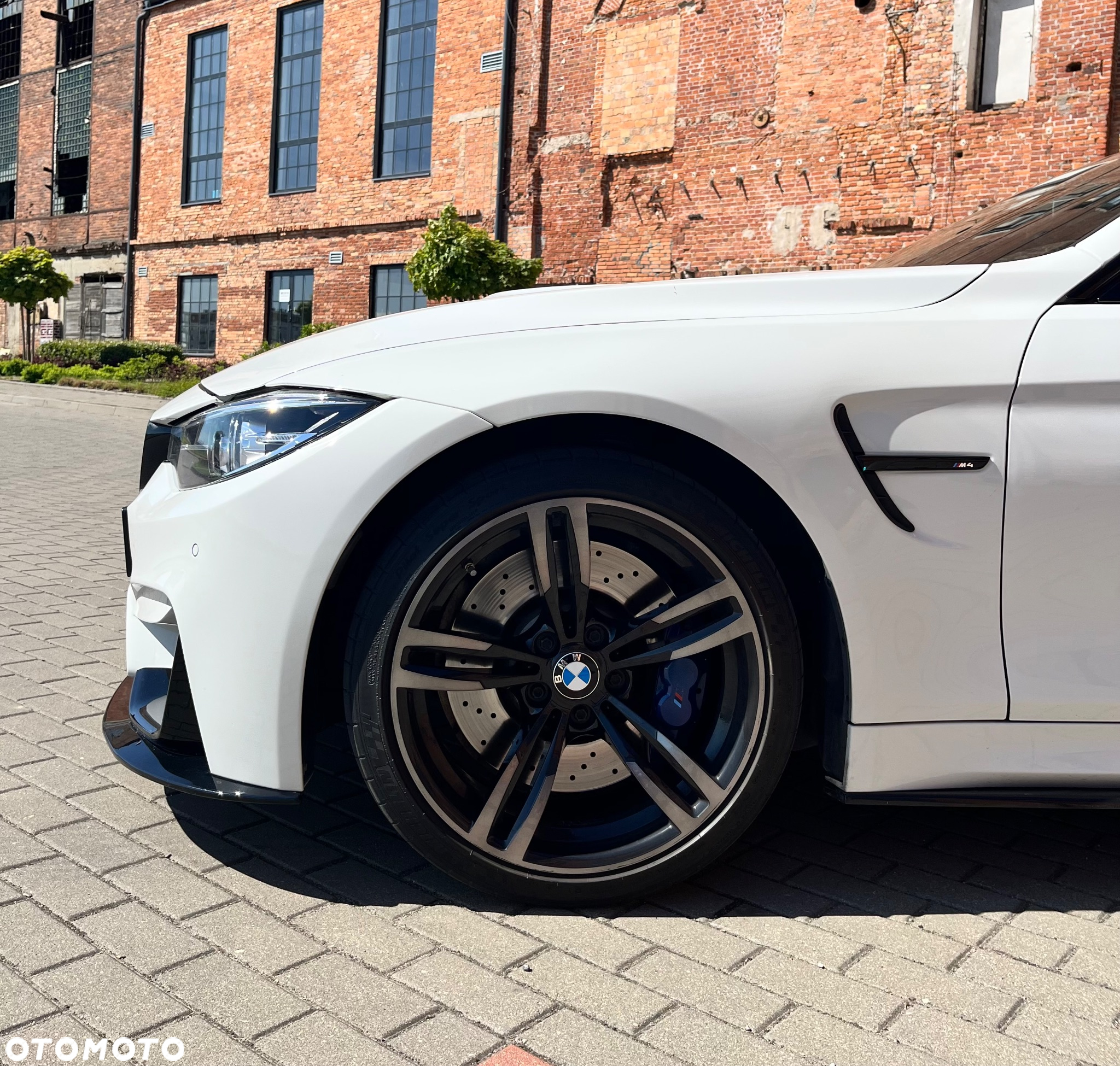 BMW M4 Coupe DKG - 11