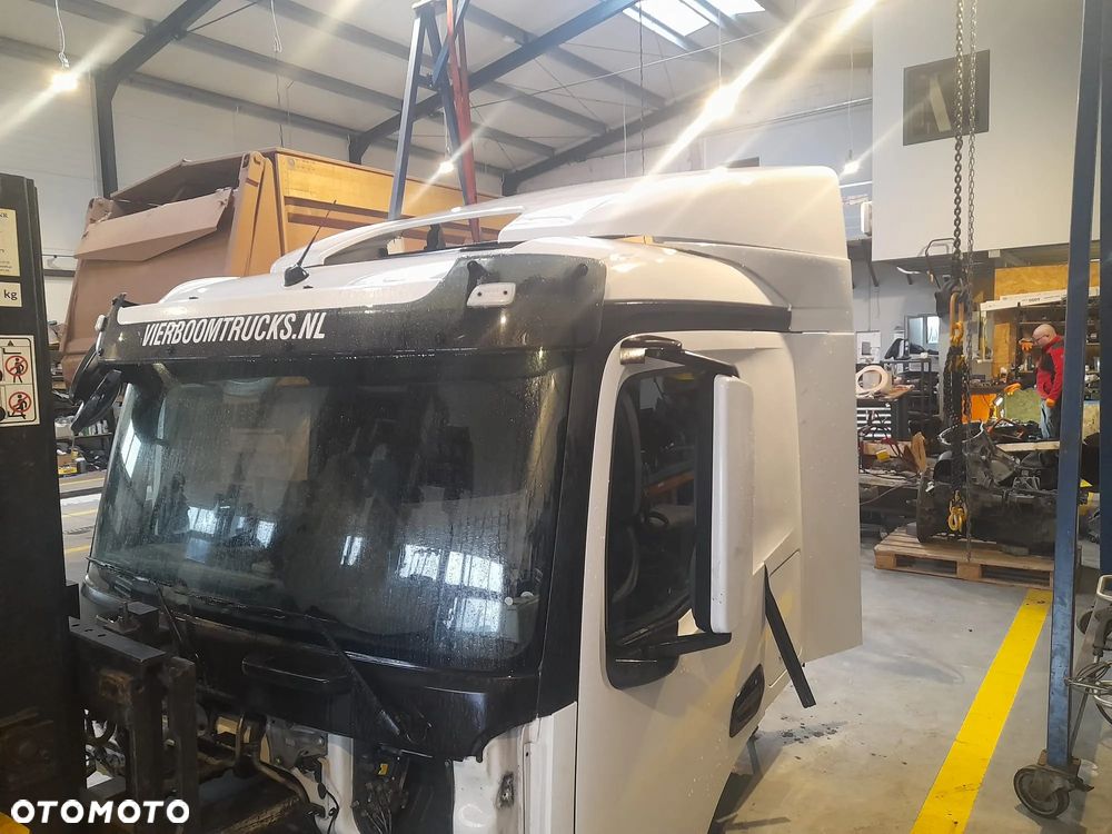 Spoiler spoilery kpl. Mercedes Actros MP4 Antos - 3