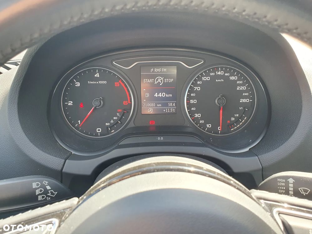 Audi A3 Sportback 1.6 TDI DPF Ambiente - 17