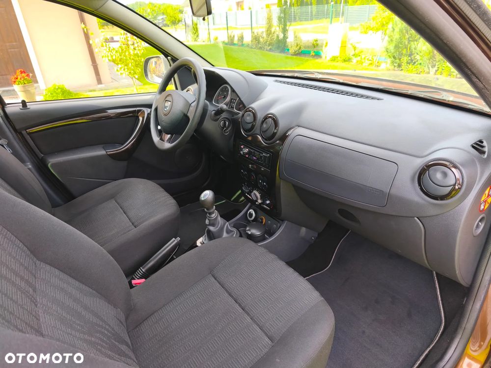 Dacia Duster 1.6 Laureate 4x4 - 21