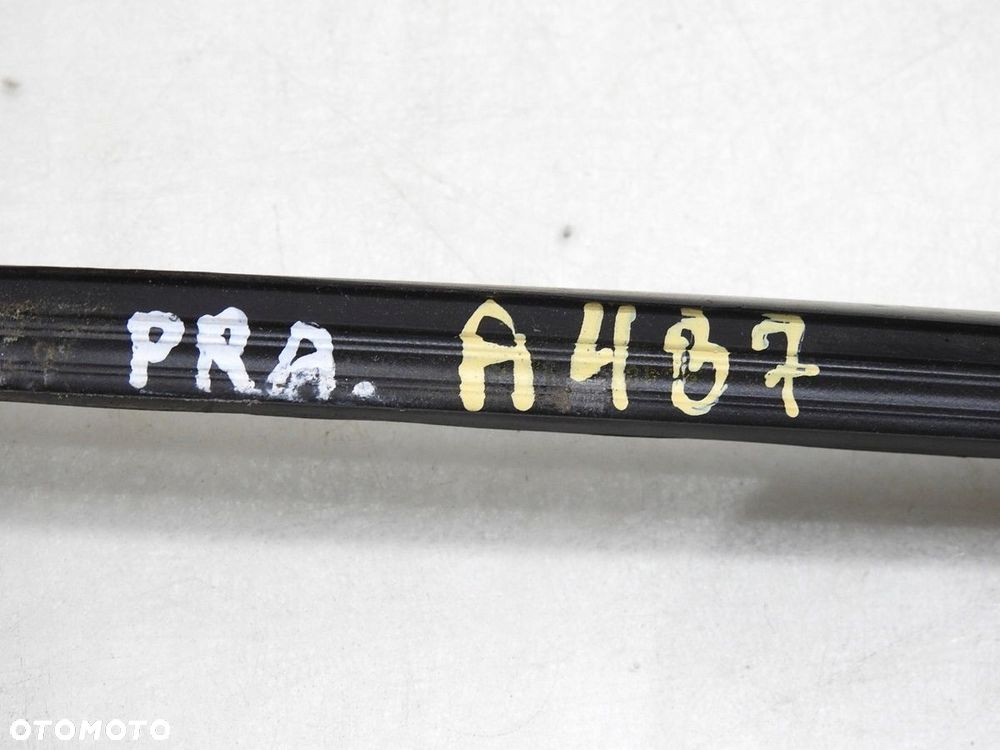 LISTWA SZYBY CZOŁOWEJ PRAWA AUDI A4 B7 - 5