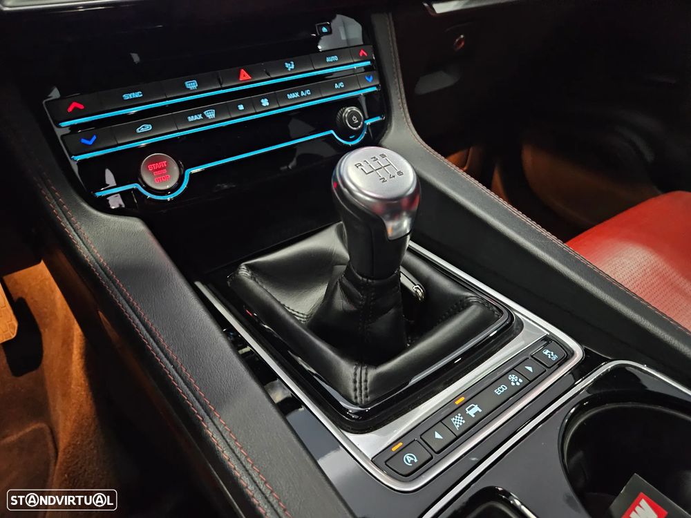 Jaguar F-Pace 2.0 i4D R-Sport - 16