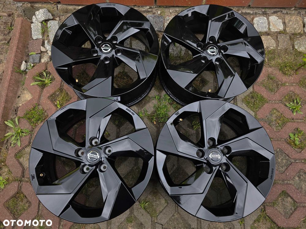 Oryginalne czarne felgi aluminiowe z czujnikami ciśnienia NISSAN JUKE F16 17" 5x114,3