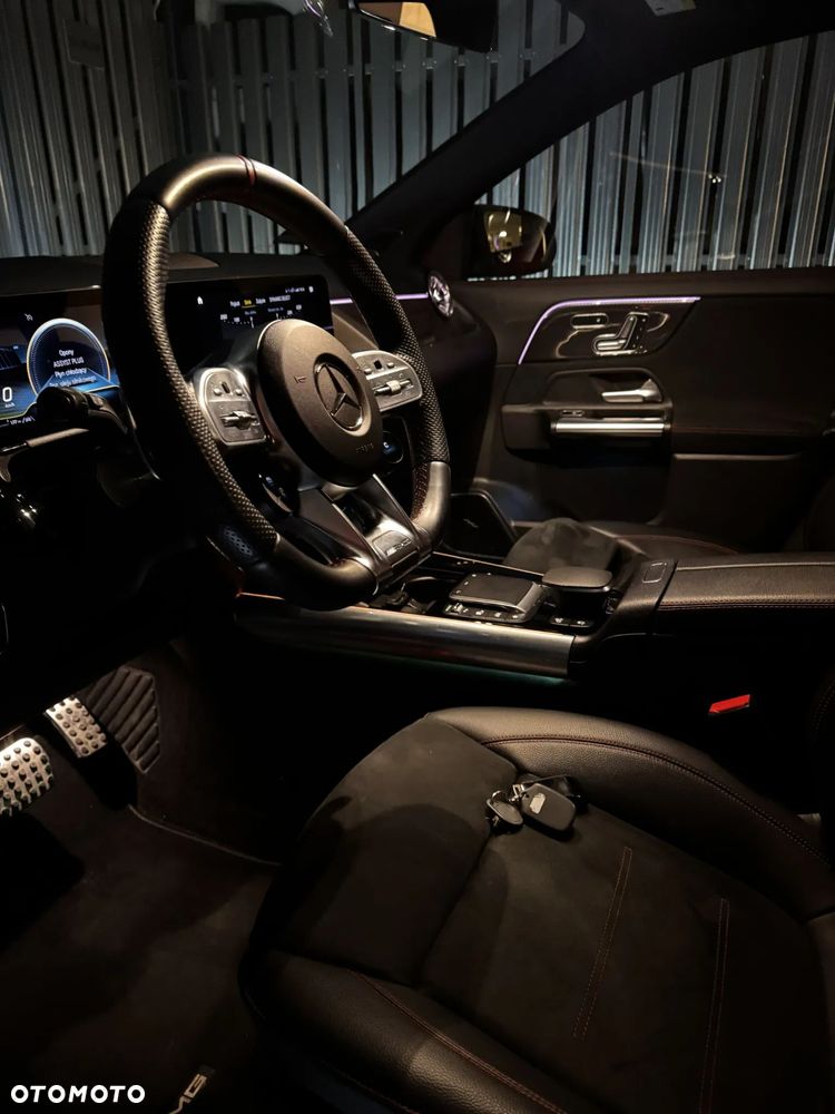 Mercedes-Benz GLA - 27