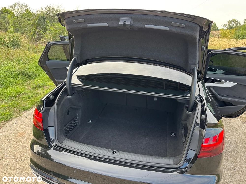 Audi A4 Limousine - 12
