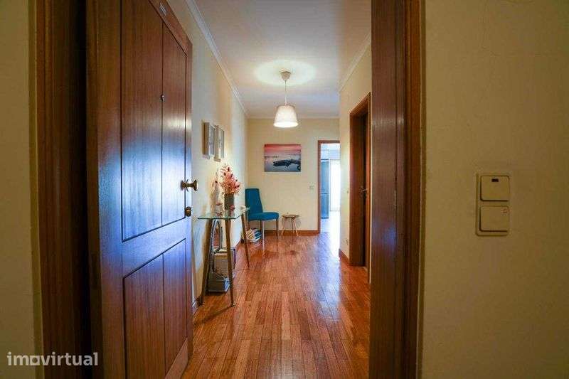 Apartamento T2 com garagem e parque de estacionamento privado - Grande imagem: 2/12