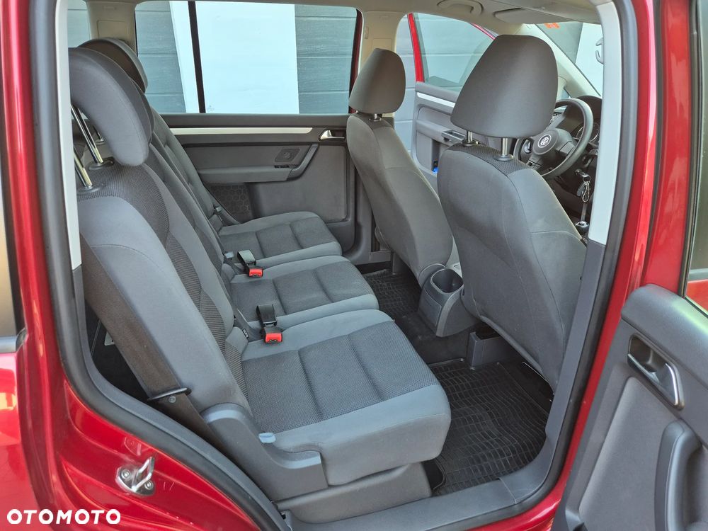 Volkswagen Touran - 10