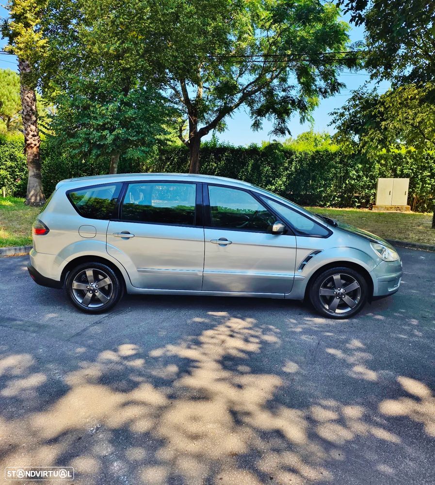Ford S-Max 2.0 TDCi Titanium 7L - 32