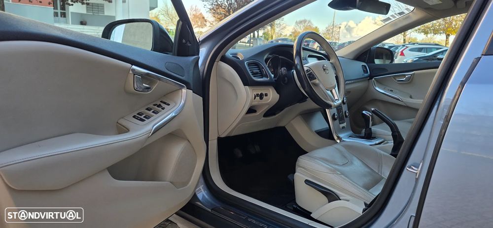 Volvo V40 Cross Country 2.0 D3 Summum - 10