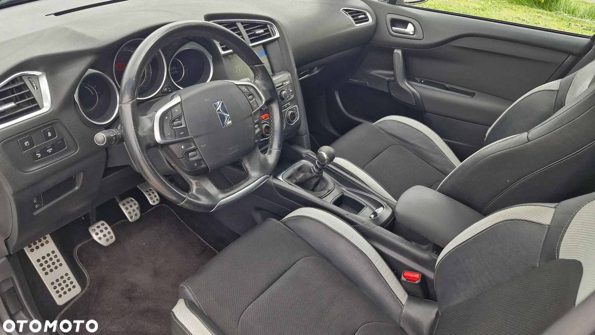 Citroën DS4 e-HDi 115 SoChic - 10