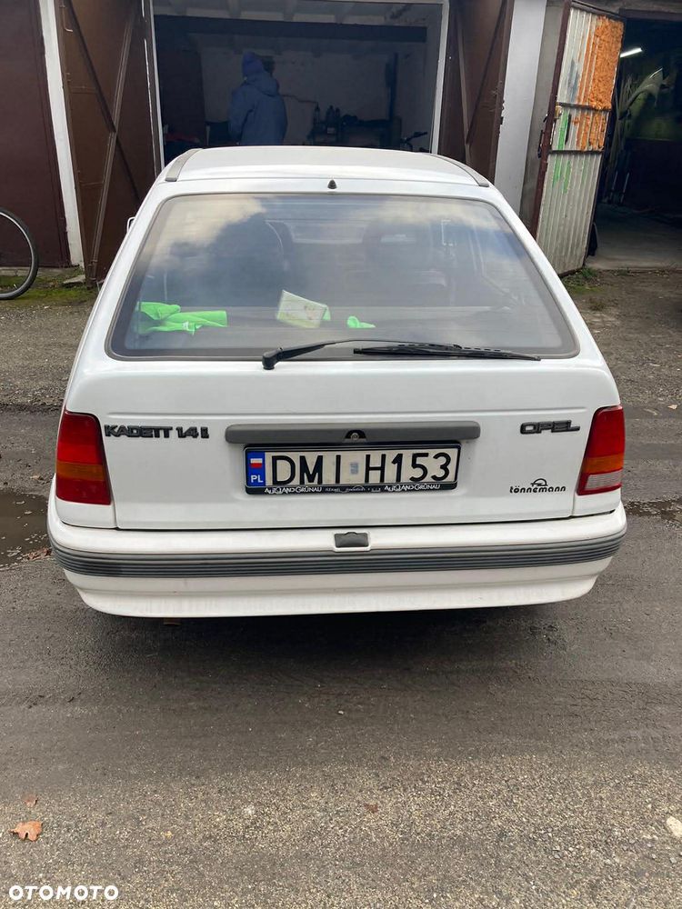 Opel Kadett 1.4 CS - 5