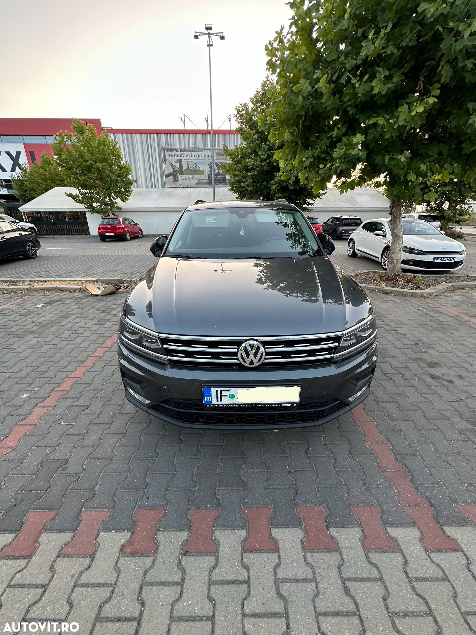 Volkswagen Tiguan - 1