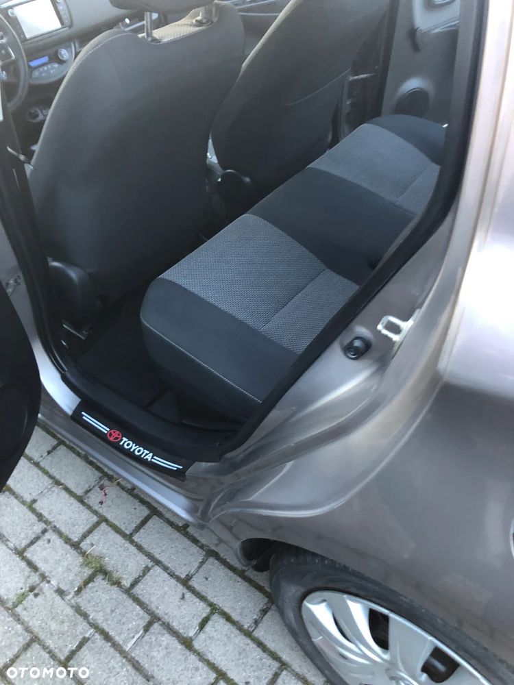 Toyota Yaris Hybrid 100 Selection Passion - 17