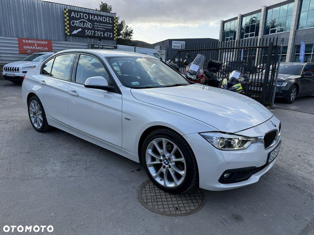 BMW Seria 3 318i Sport Line