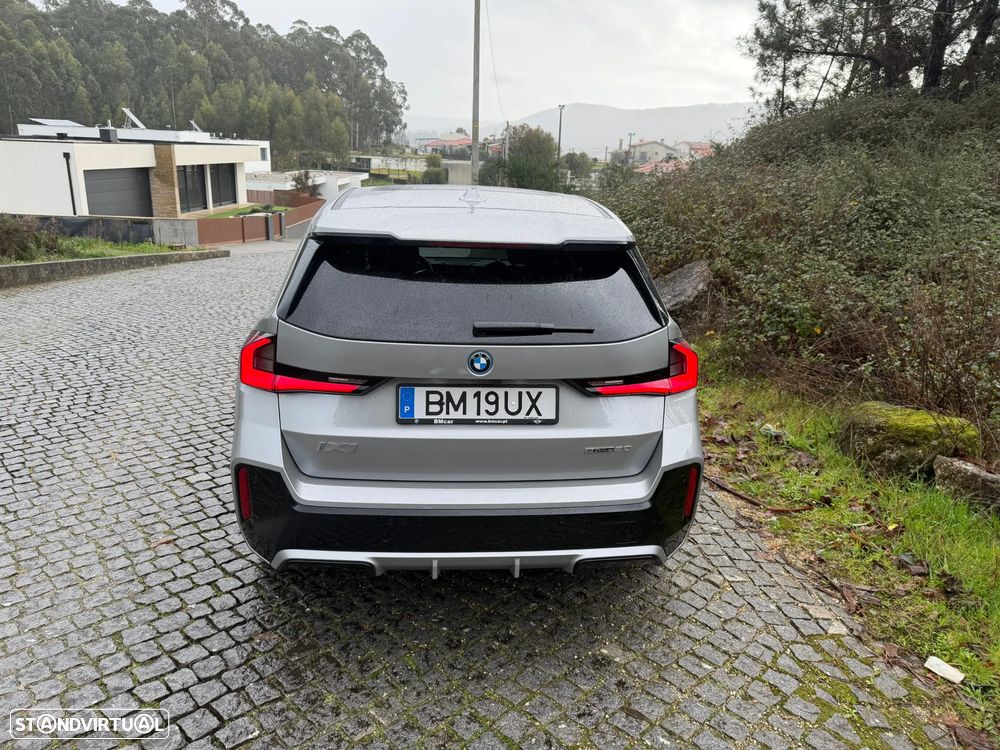 BMW iX1 eDrive20 Pack Desportivo M - 8