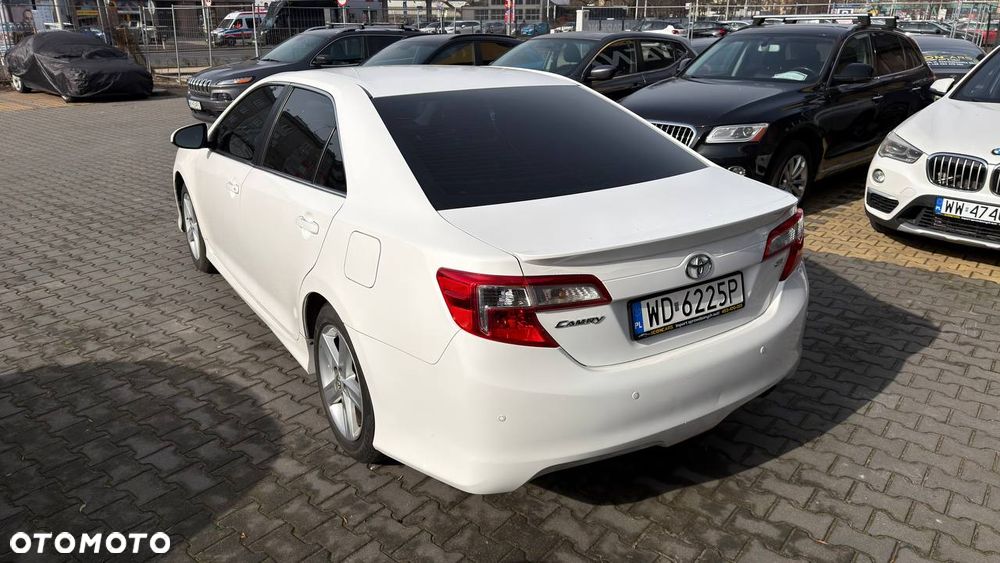 Toyota Camry 2.5 LE - 4