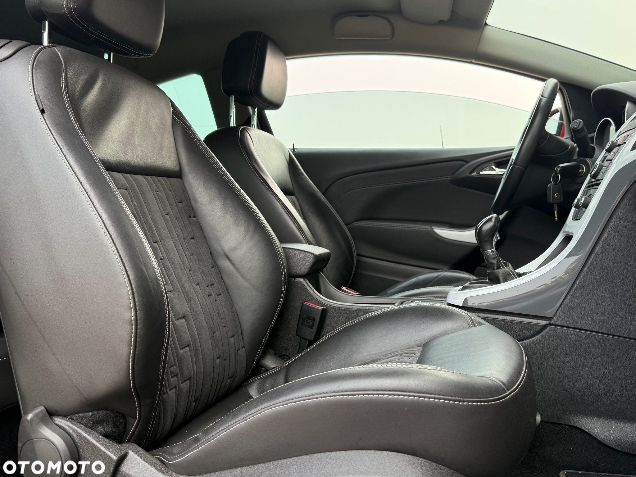 Opel Astra GTC 1.6 Turbo Innovation - 10