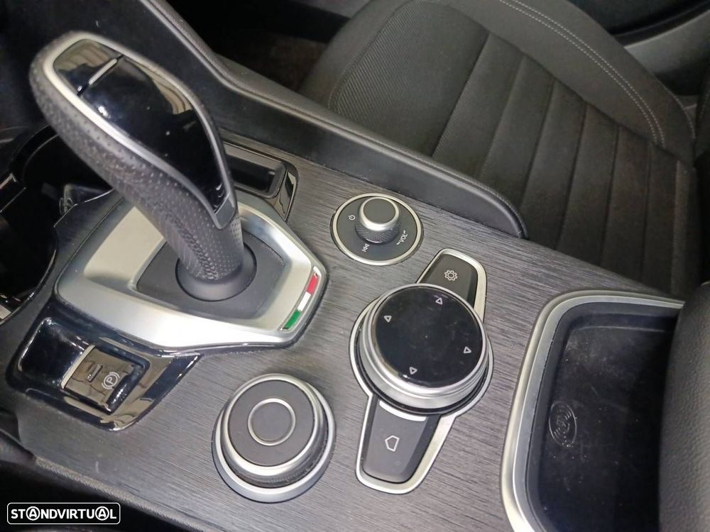 Alfa Romeo Giulia 2.2 D Super AT8 - 19