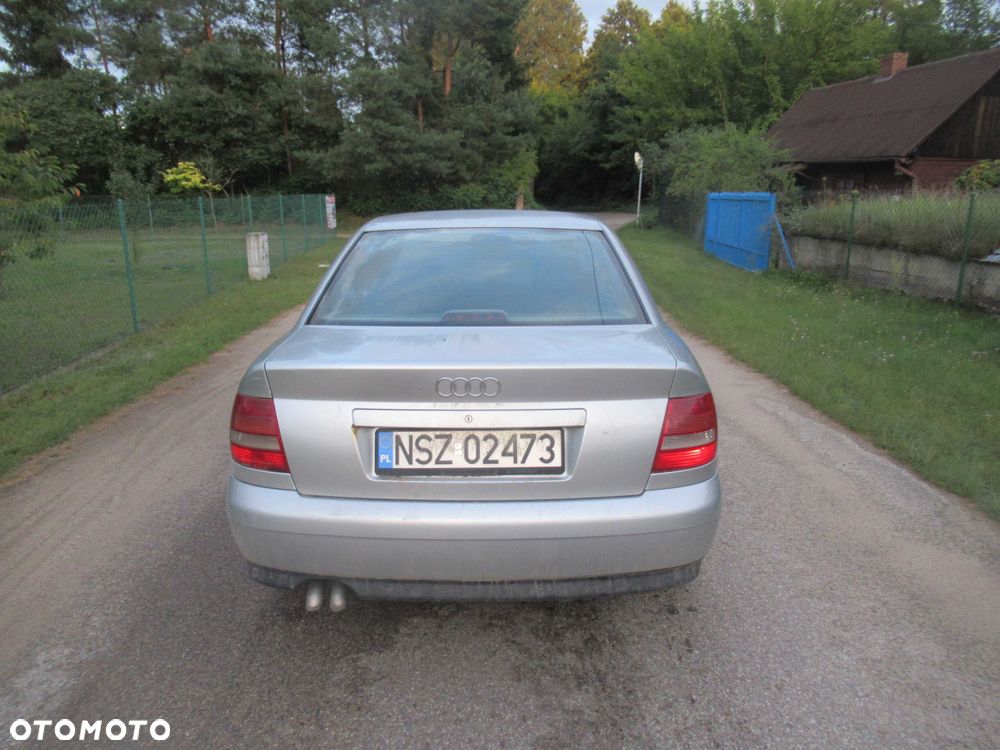 Audi A4 Limousine - 4