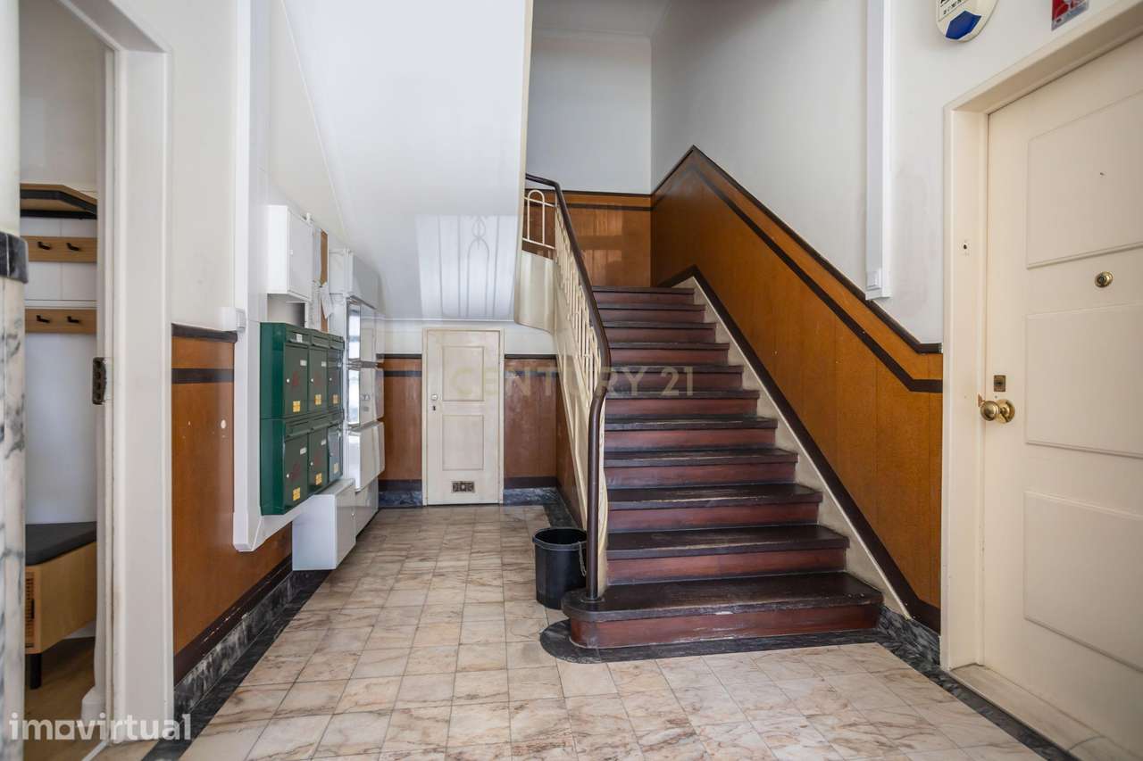 Elegância e História: T4 Remodelado com Grande Logradouro Privativo no - Grande imagem: 4/50