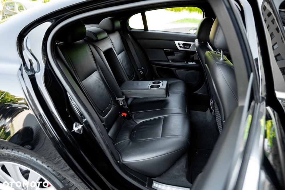 Jaguar XF 2.0 T Premium Luxury - 22