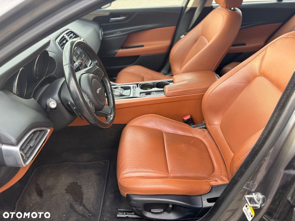 Jaguar XE 2.0 D AWD Prestige - 10