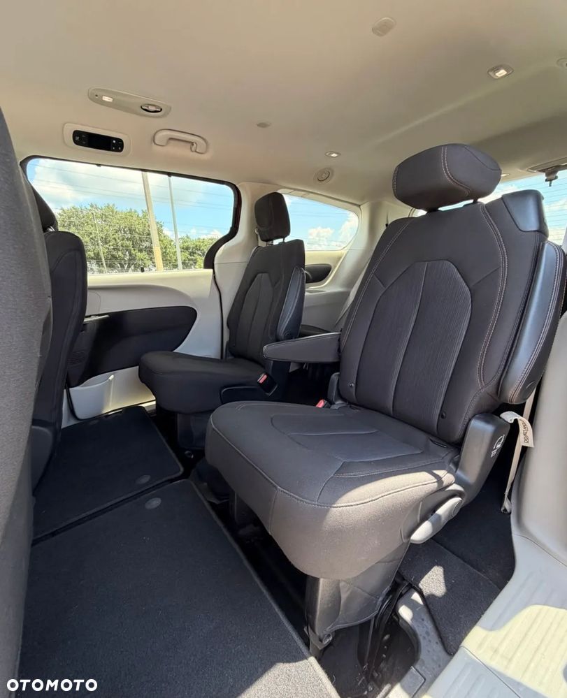 Chrysler Pacifica - 13