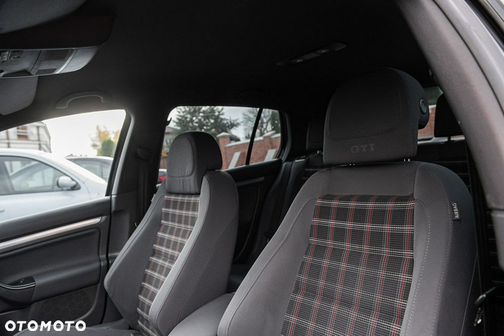 Volkswagen Golf 2.0 GTI - 8