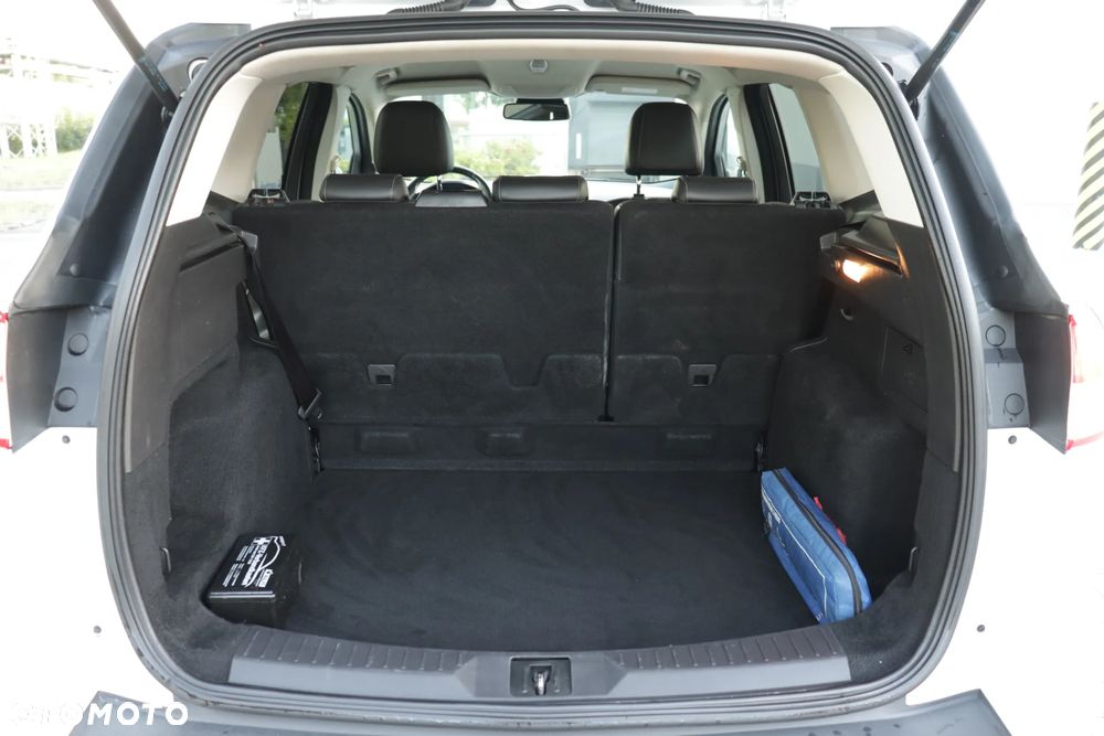 Ford Kuga 2.0 TDCi 2x4 Titanium - 35