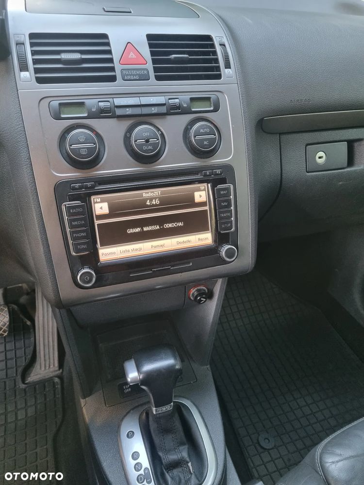 Volkswagen Touran 2.0 TDI DPF Highline DSG - 12