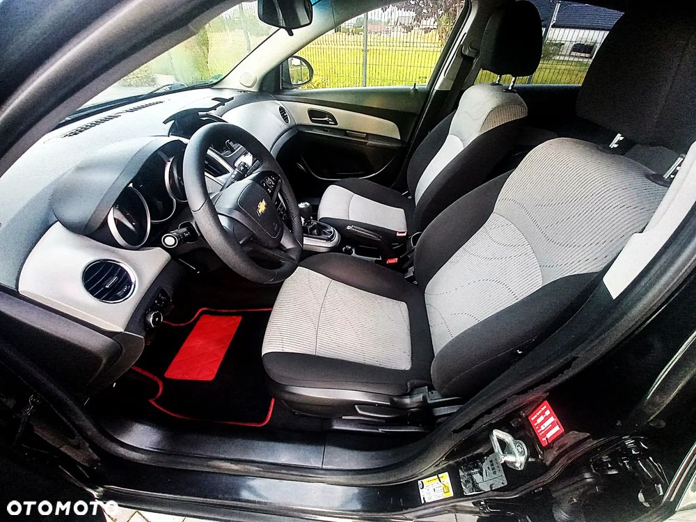 Chevrolet Cruze Station Wagon 1.6 LS - 19