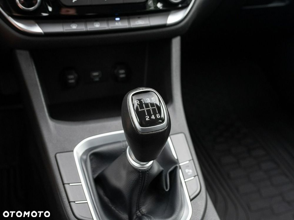 Hyundai i30 1.5 DPI Classic + - 16