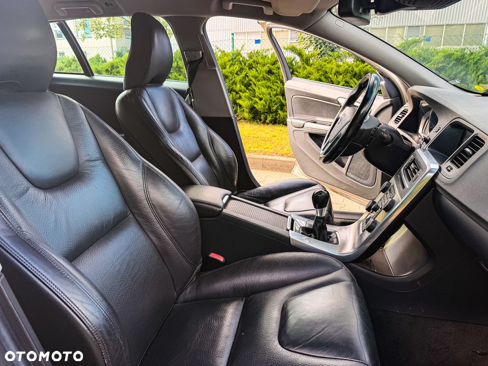 Volvo V60 D3 Momentum - 8