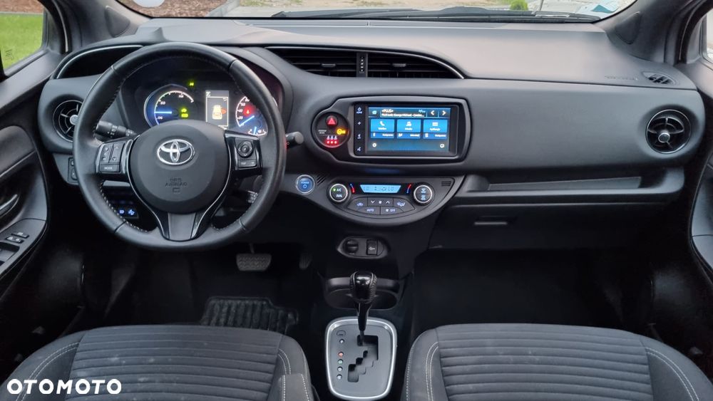 Toyota Yaris Hybrid 100 Selection Platinum - 11