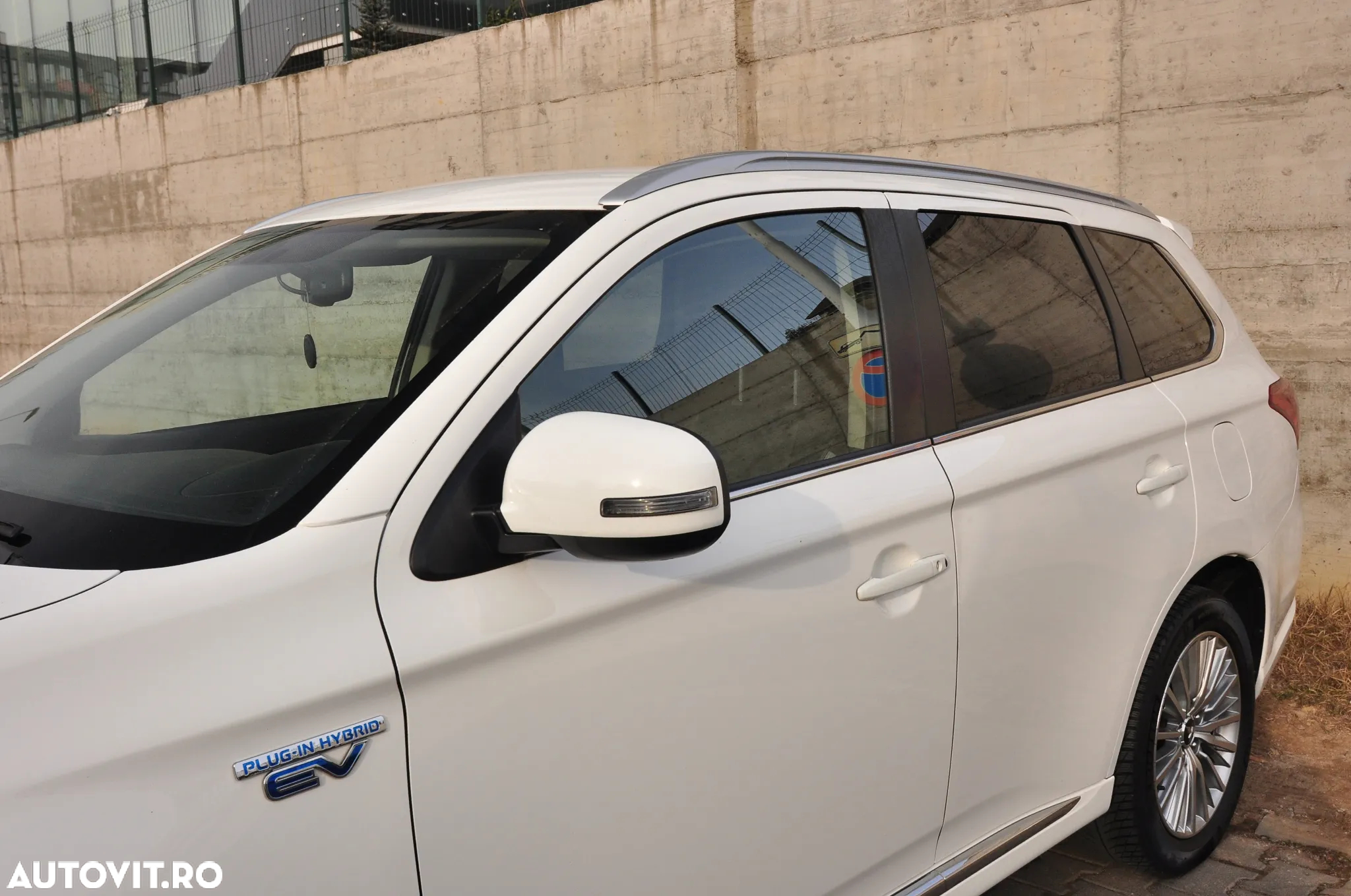Mitsubishi Outlander 2.4 4WD Plug-In Hybrid - 10