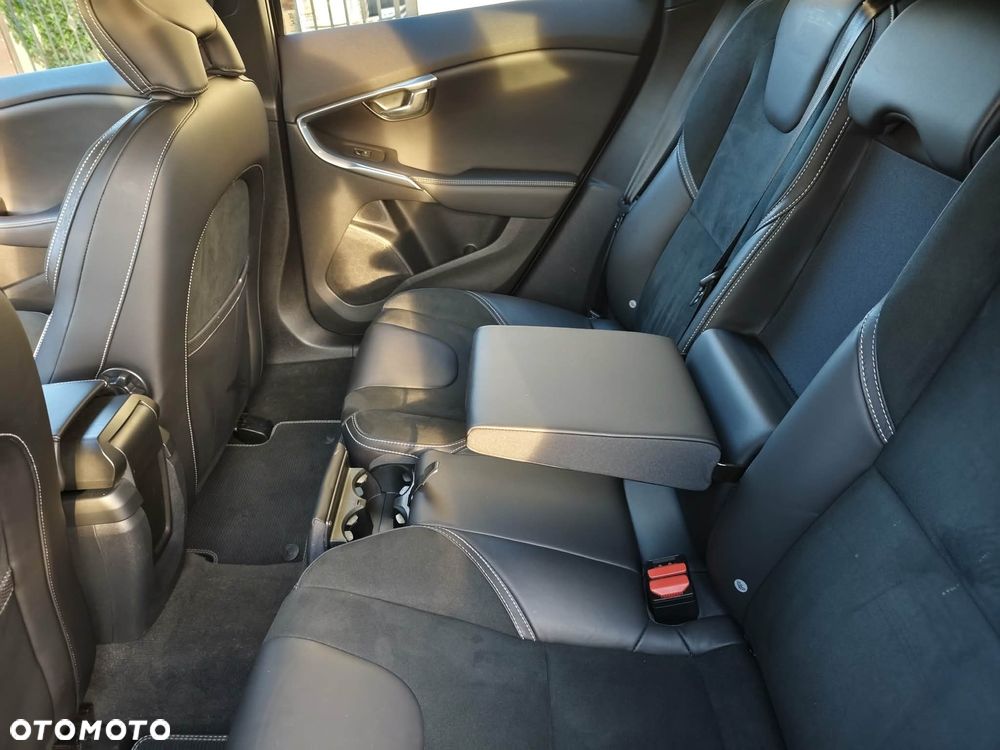 Volvo V40 T3 Geartronic RDesign - 12